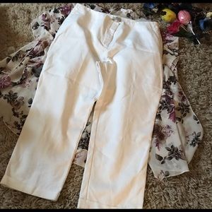 Chico Slimming Crop Hem-rolled pants